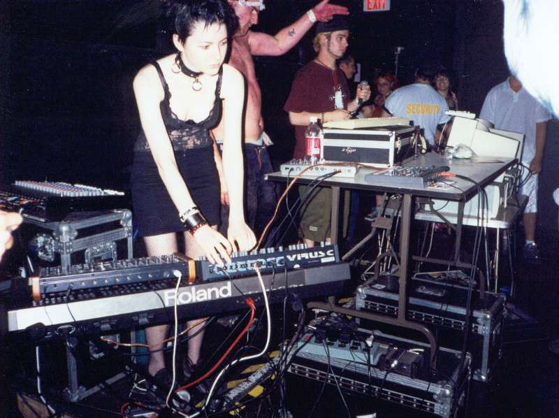 131301.jpeg (65159 bytes)