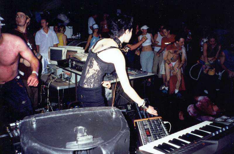 131302.jpeg (51619 bytes)