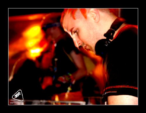 4am15.jpg (35666 bytes)