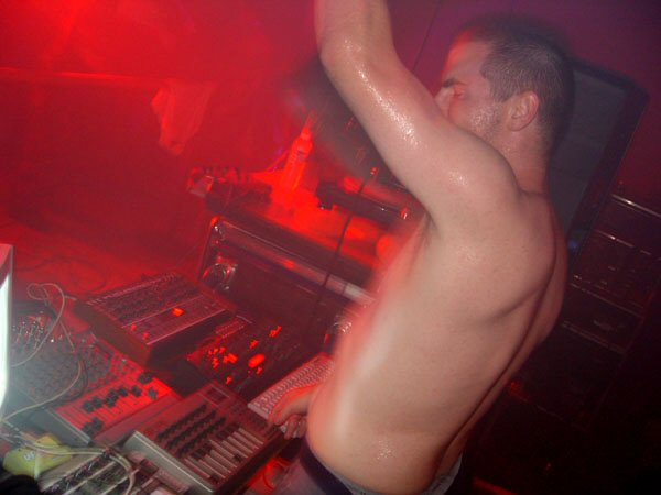 haf2.jpg (42408 bytes)