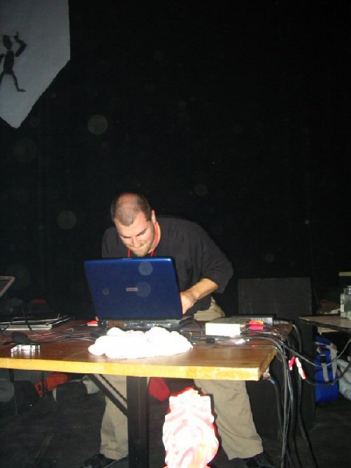 hb4.jpg (42450 bytes)