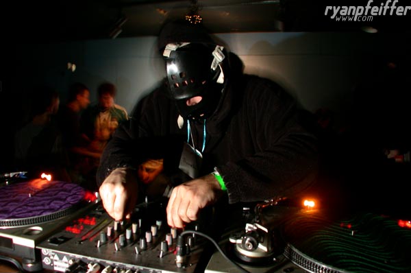 klez02.jpg (32335 bytes)