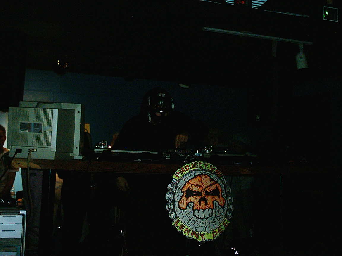 klez05.jpg (192111 bytes)