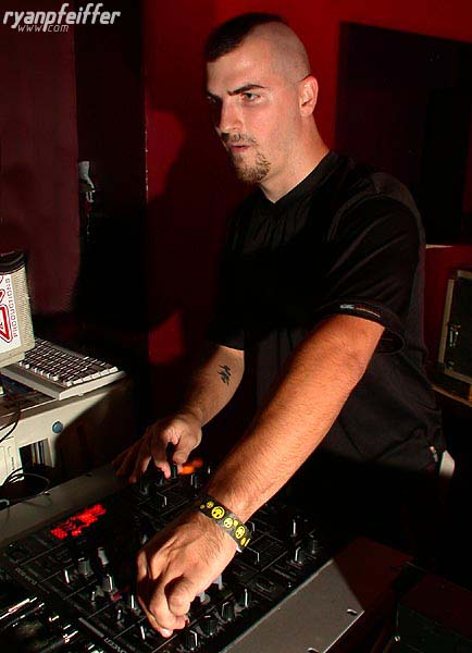 klexhawk.jpg (35258 bytes)