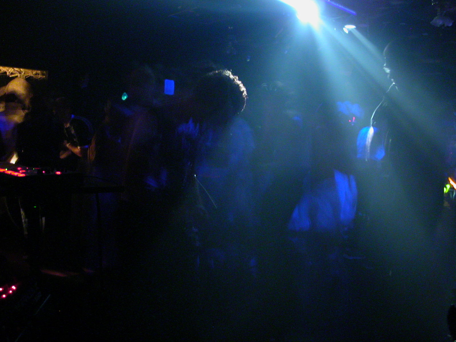 nimda03.jpg (907946 bytes)