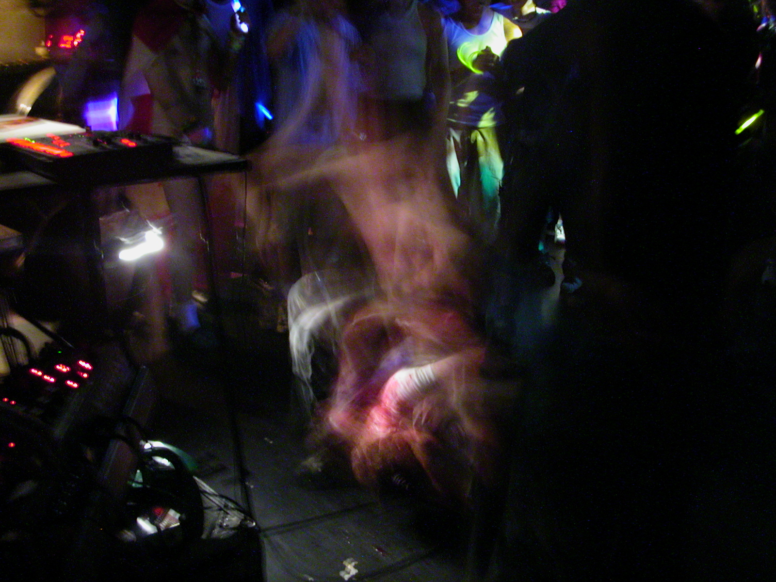 nimdaklezbattle01.jpg (829307 bytes)