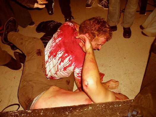 Fight2.JPG (69303 bytes)