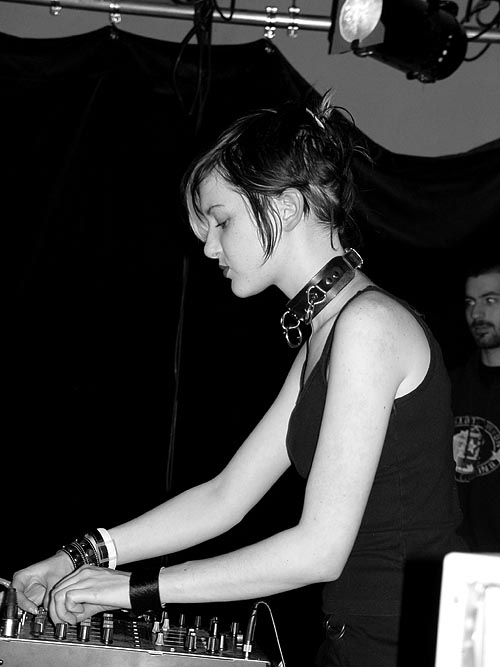 nyeadriana.jpg.jpeg (65997 bytes)